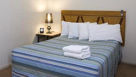 High Cross Park Lodge - Maitland Accommodation 4