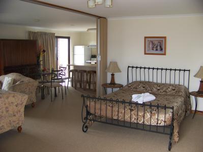 Anchorage At Victor Harbour Seafront Hotel - Maitland Accommodation 2