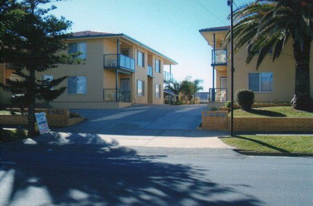 AA Madalena Court Holiday Apartments - Maitland Accommodation 0