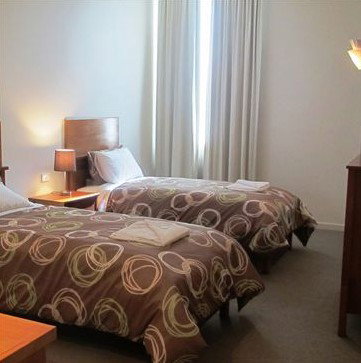 The Plough Hotel - Maitland Accommodation 1