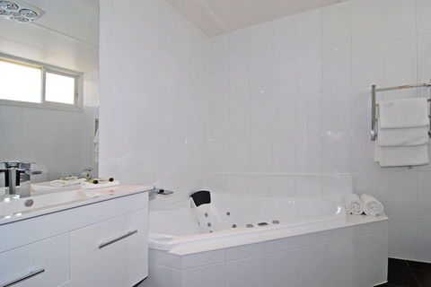 Ocean Grove Motor Inn - Maitland Accommodation 4