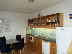 White Sails - Maitland Accommodation 4