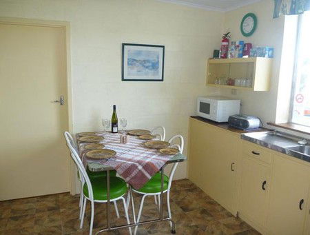 Oaklands Fishing Cottage - Maitland Accommodation 3