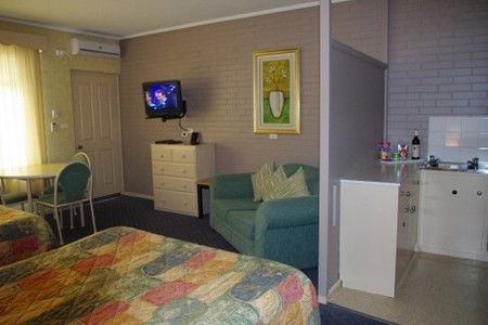 Lake View Apartments - Maitland Accommodation 1