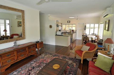Cairns Holiday Homes Wilks House - Maitland Accommodation 1