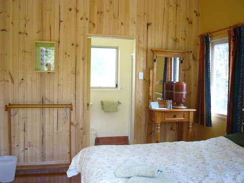 Glasshouse Mountains Ecolodge - Maitland Accommodation 1