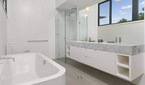 Aamber Beach House At Kiah - Maitland Accommodation 1