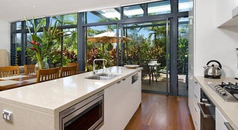 Aamber Beach House At Kiah - Maitland Accommodation 3