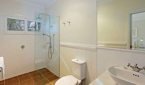 Away On Belongil Fields - Maitland Accommodation 1