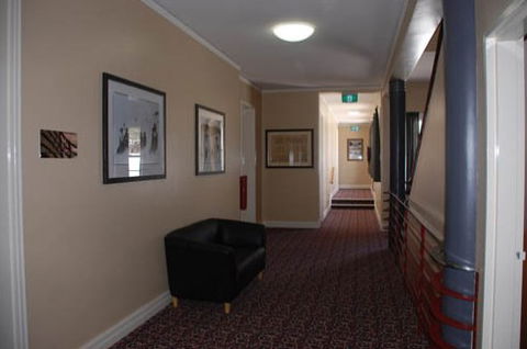 Alpine Hotel - Maitland Accommodation 0