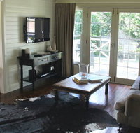 Book Barn Cottage - Maitland Accommodation