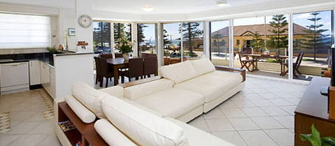 Absolute Beachfront Manly Bed And Breakfast - Maitland Accommodation 5