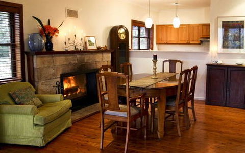 A Church And Homestead In Mudgee - Maitland Accommodation 3