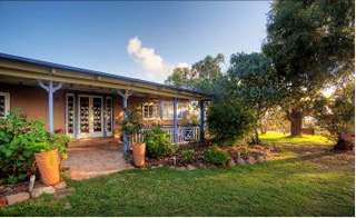 James Farmhouse And Rose Cottage - Maitland Accommodation 0