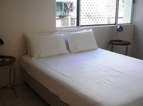 Champagne Apartments - Maitland Accommodation 3