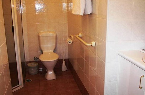 Champagne Apartments - Maitland Accommodation 4