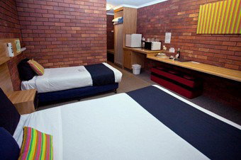 Comfort Inn Blue Shades - Maitland Accommodation 1