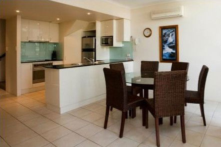 A Tropical Nite - Maitland Accommodation 2
