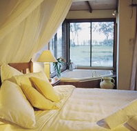 Lake Weyba Cottages - Maitland Accommodation