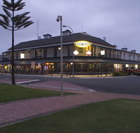 Grand Tasman Hotel - Maitland Accommodation