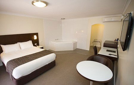 Country Comfort Premier Motel - Maitland Accommodation 3