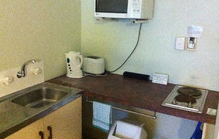 Peninsular Apartment Hotel - Maitland Accommodation 3