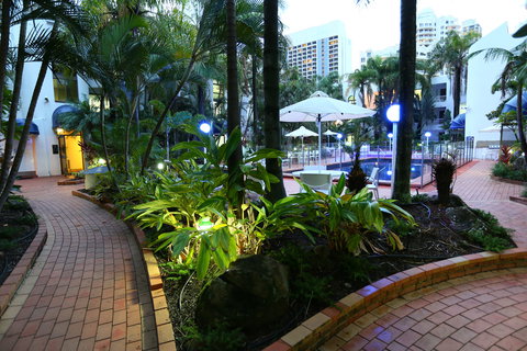 St Tropez Holiday Apartments - Maitland Accommodation 0