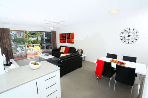 St Tropez Holiday Apartments - Maitland Accommodation 6