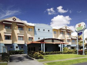 Cairns Queens Court Accommodation - Maitland Accommodation 0