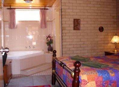 Lake Front Motel - Maitland Accommodation 4