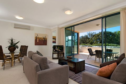 Santorini On Mudjimba - Maitland Accommodation 2