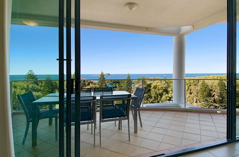 Santorini On Mudjimba - Maitland Accommodation 4