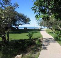 Raintrees On Moffat Beach - Maitland Accommodation