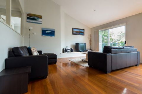 The Lake Limo - Maitland Accommodation 2