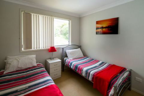 The Lake Limo - Maitland Accommodation 3