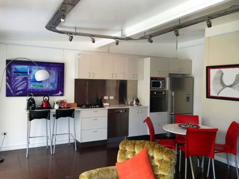 ArtHOUSE Beachfront Accommodation - Maitland Accommodation 1