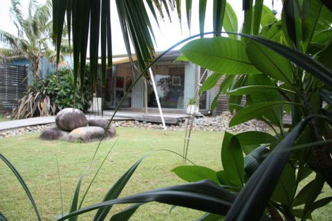 ArtHOUSE Beachfront Accommodation - Maitland Accommodation 7