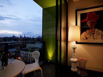 Art Series - The Cullen - Maitland Accommodation 10