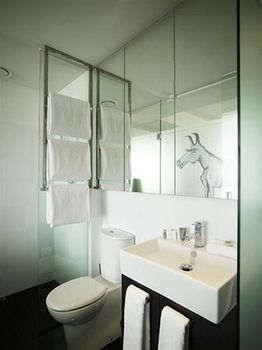 Art Series - The Cullen - Maitland Accommodation 11
