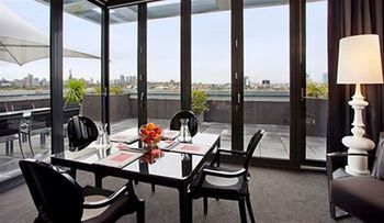 Art Series - The Cullen - Maitland Accommodation 25