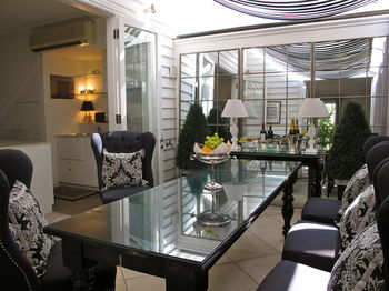 Andre's Mews Luxury Serviced Apartments - Maitland Accommodation 4