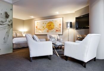 Art Series - The Olsen - Maitland Accommodation 20