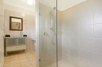 Artisan Spa Views - Maitland Accommodation 7