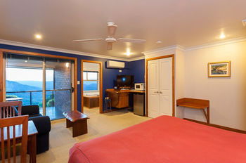 Artisan Spa Views - Maitland Accommodation 15