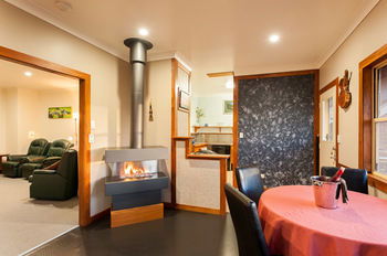 Artisan Spa Views - Maitland Accommodation 18