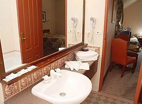 La Maison Boutique - Maitland Accommodation 7