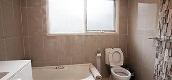 Taren Point Beach House - Maitland Accommodation 1