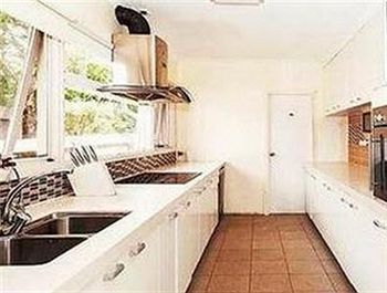 Taren Point Beach House - Maitland Accommodation 6