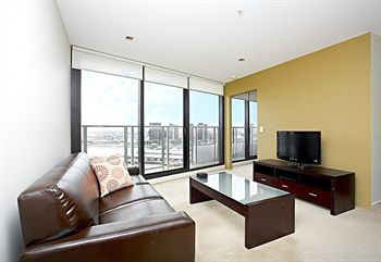 Astra Apartments - Docklands - Maitland Accommodation 2