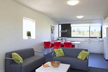 Western Sydney University Village-Campbelltown Campus - Maitland Accommodation 3